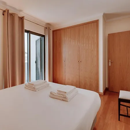 Monumental Lidoview *